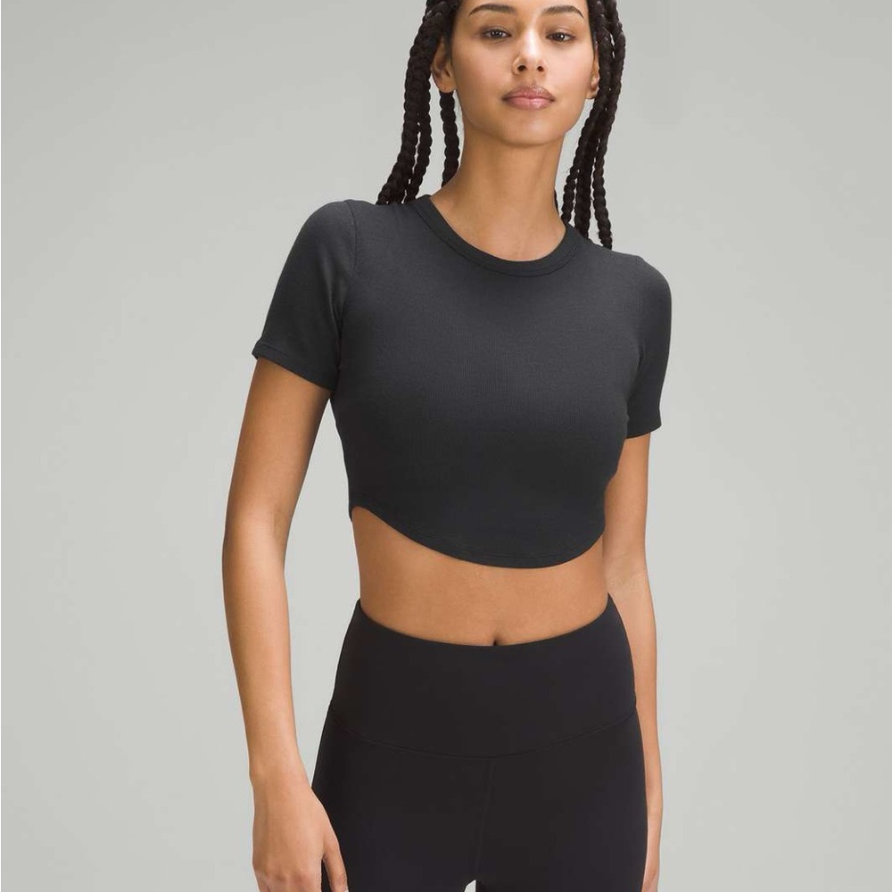 lululemon athletica hold tight curved hem cropped shirt size 6